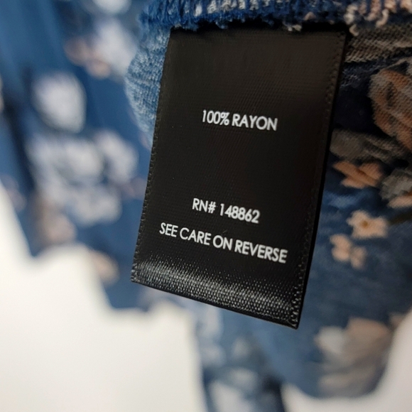 TORRID Floral Blue Stretch Blouse Size 2 (2X)  #297 - Picture 2 of 4